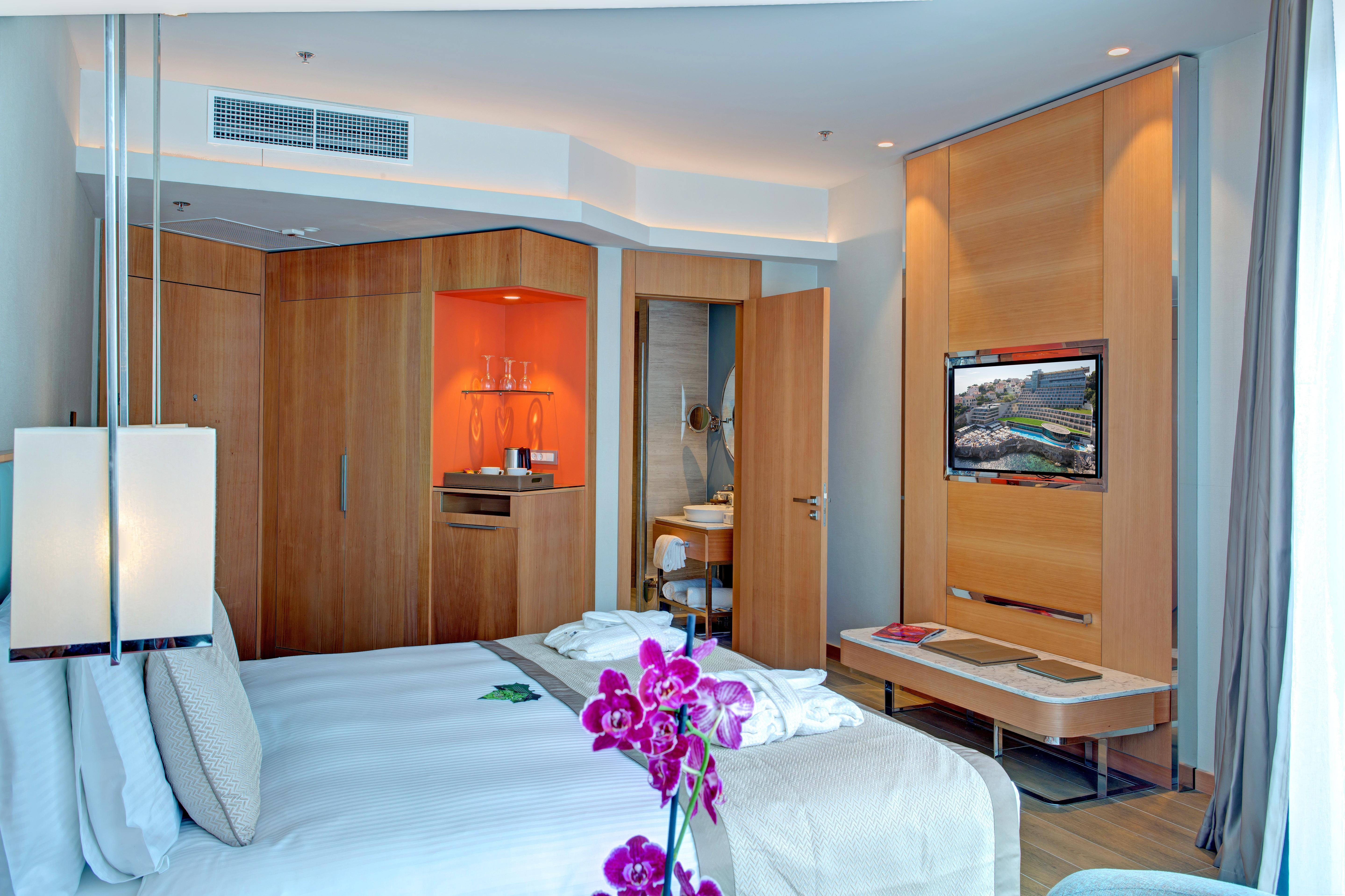 Rixos Premium Dubrovnik Hotel Bagian luar foto A room at the hotel
