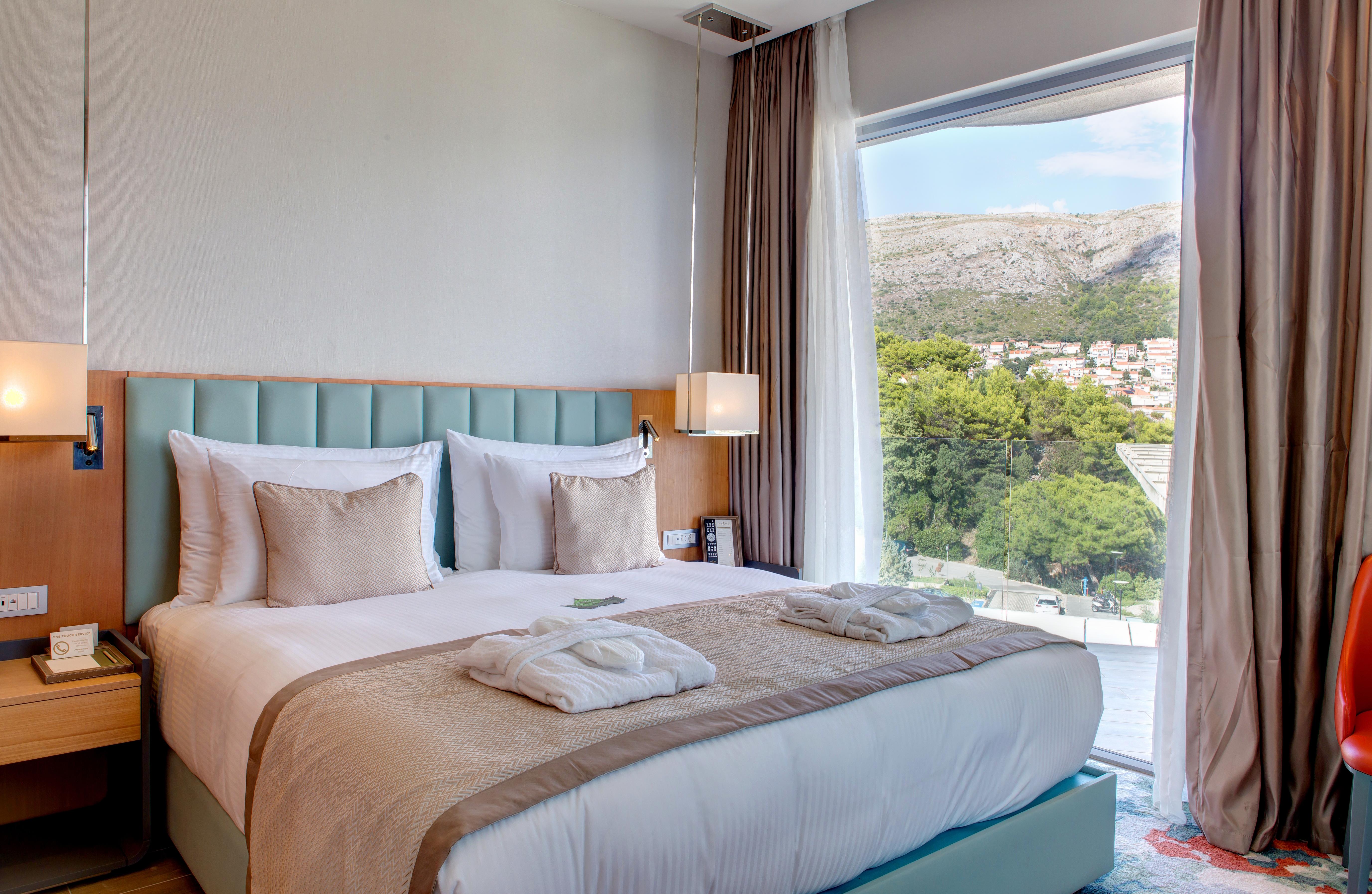 Rixos Premium Dubrovnik Hotel Bagian luar foto A bedroom at the Athens Hilton