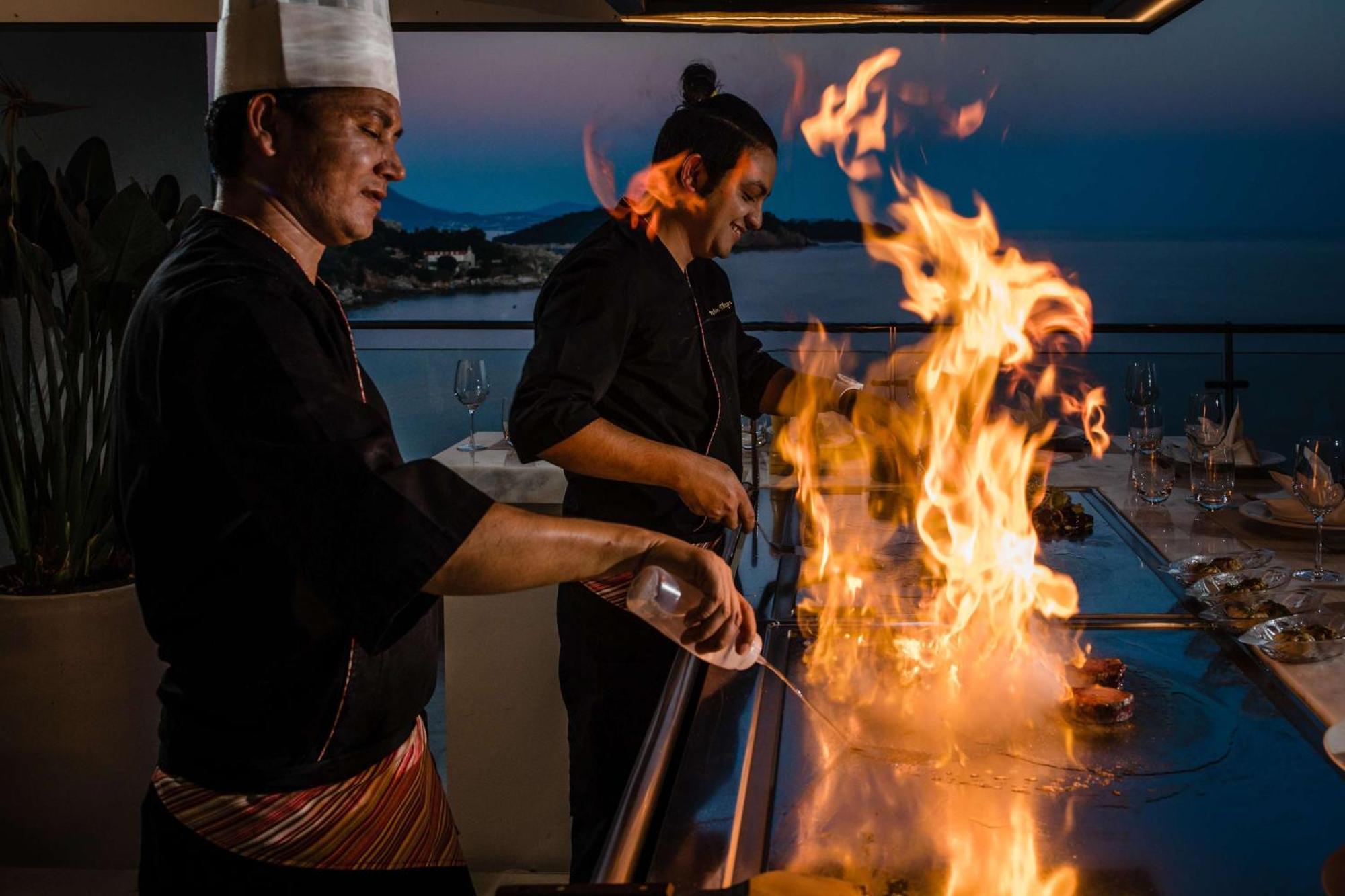 Rixos Premium Dubrovnik Hotel Bagian luar foto A flambé