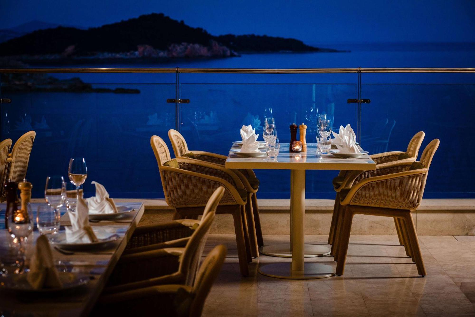 Rixos Premium Dubrovnik Hotel Bagian luar foto The Deck