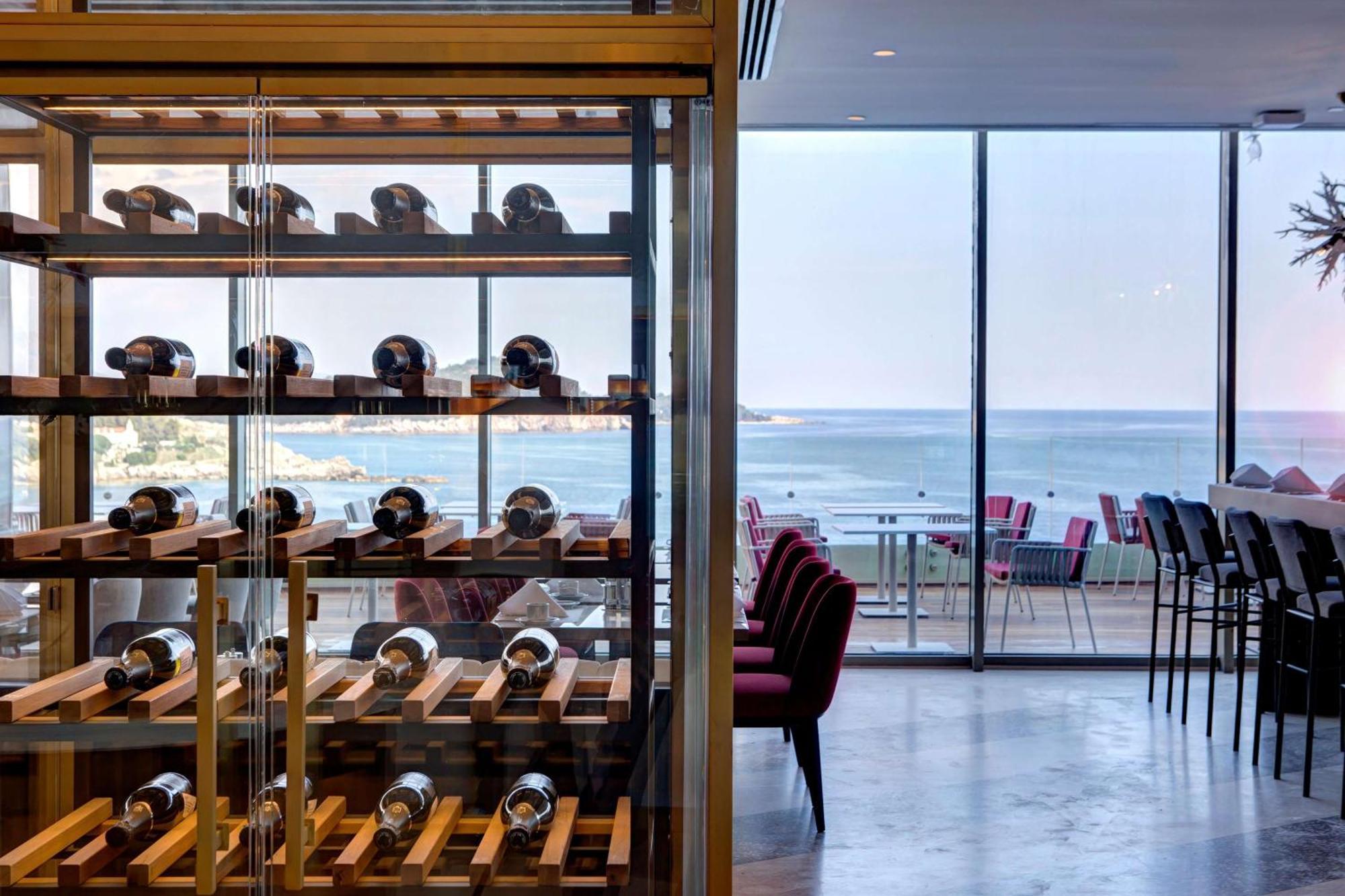 Rixos Premium Dubrovnik Hotel Bagian luar foto Wine rack