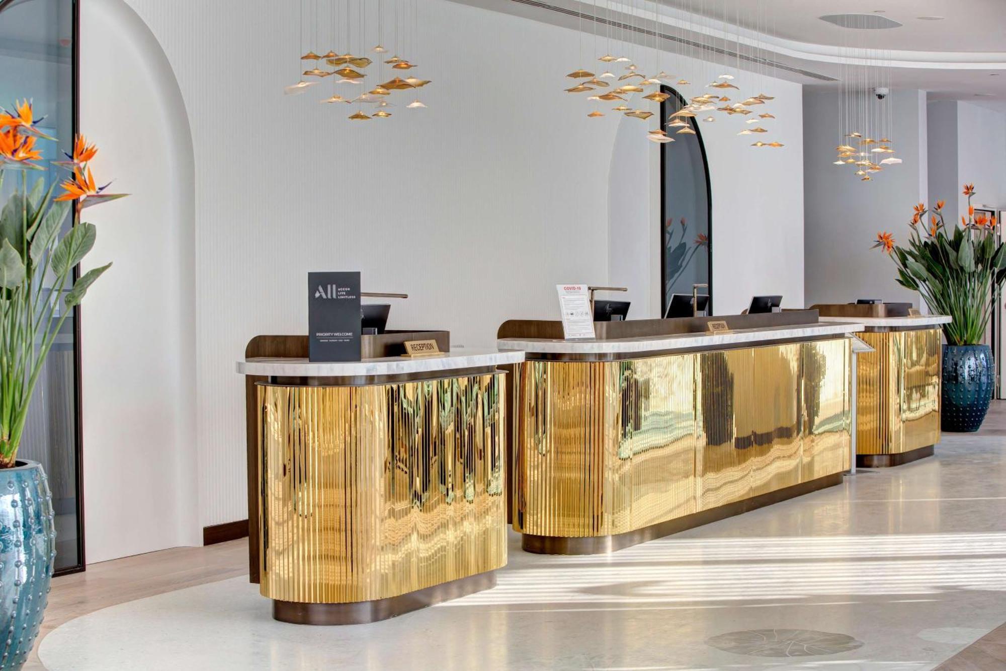 Rixos Premium Dubrovnik Hotel Bagian luar foto The reception area of the hotel