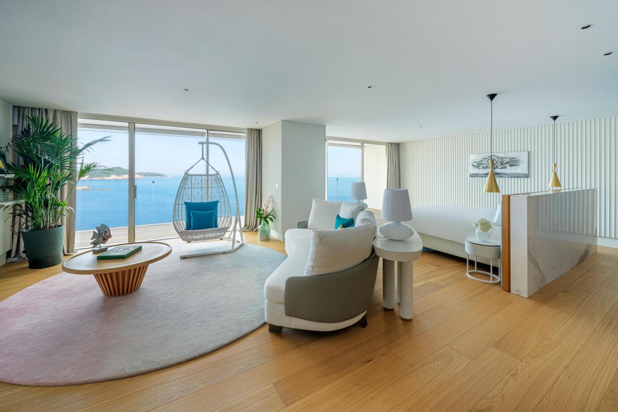 Rixos Premium Dubrovnik Hotel Bagian luar foto The Living Room of a 3-bedroom residence at The View